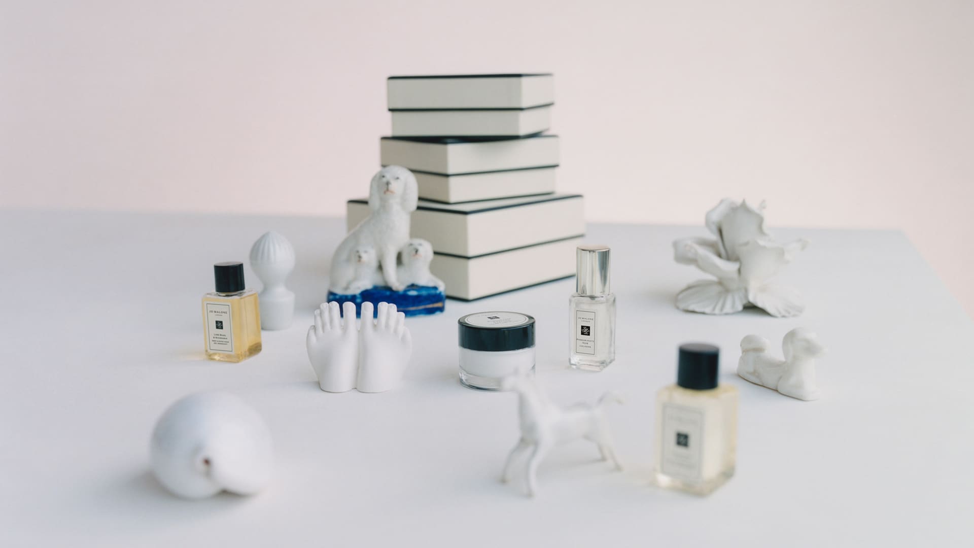 Receive 2 complimentary deluxe miniatures worth 15 KWD on all orders over 47 KWD 
